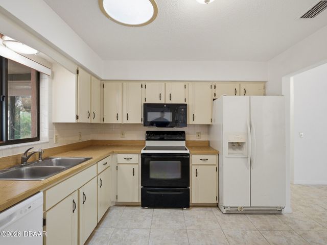 808 E 1st Avenue, New Smyrna Beach, FL 32169