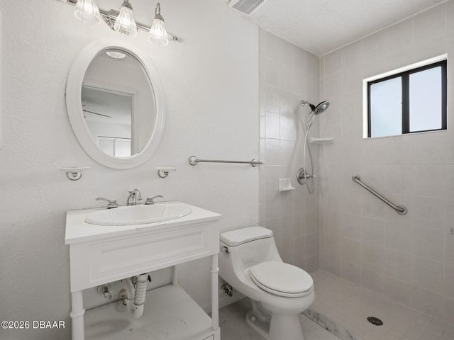 808 E 1st Avenue, New Smyrna Beach, FL 32169