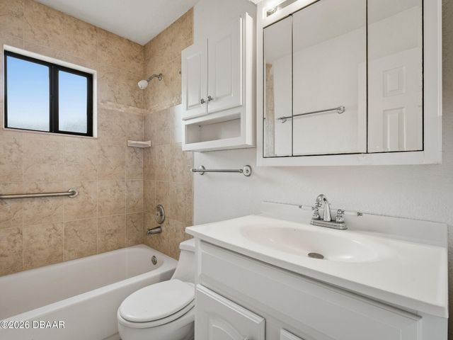 808 E 1st Avenue, New Smyrna Beach, FL 32169