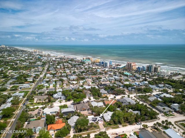 808 E 1st Avenue, New Smyrna Beach, FL 32169