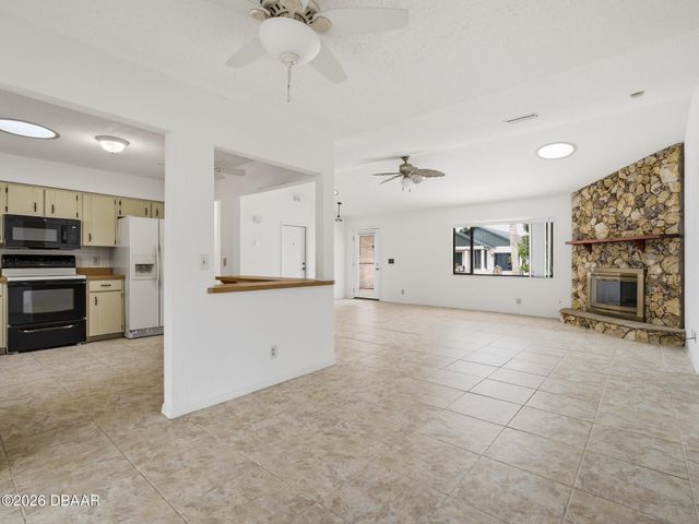 808 E 1st Avenue, New Smyrna Beach, FL 32169