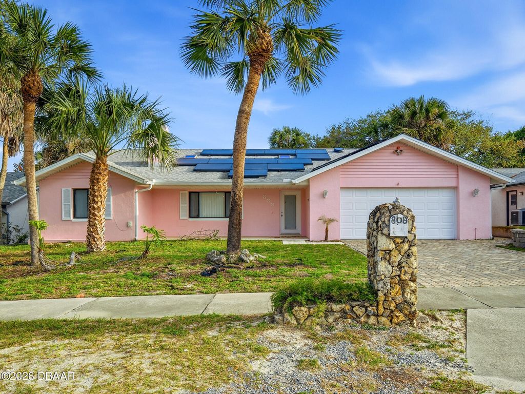 808 E 1st Avenue, New Smyrna Beach, FL 32169