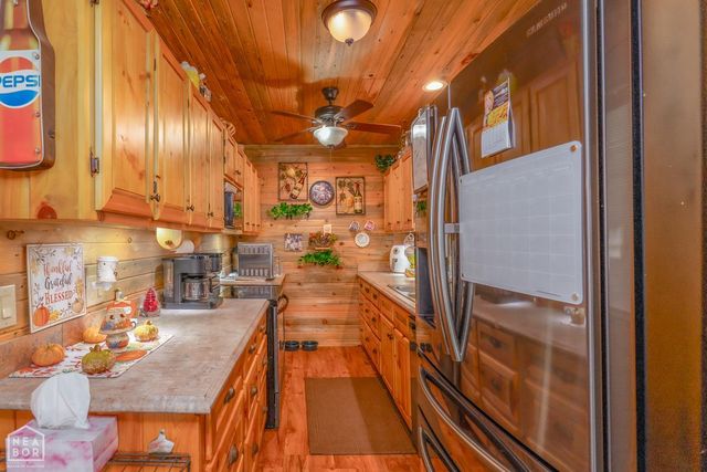 21 W Lakeshore Drive, Highland, AR 72542