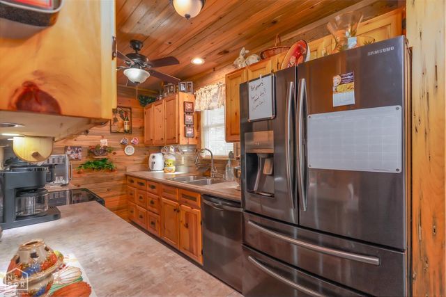 21 W Lakeshore Drive, Highland, AR 72542