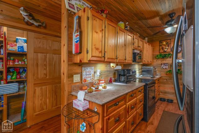 21 W Lakeshore Drive, Highland, AR 72542