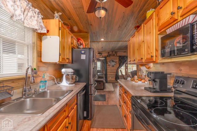 21 W Lakeshore Drive, Highland, AR 72542