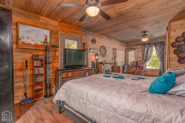 21 W Lakeshore Drive, Highland, AR 72542