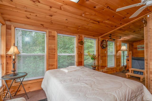 21 W Lakeshore Drive, Highland, AR 72542