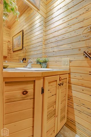 21 W Lakeshore Drive, Highland, AR 72542