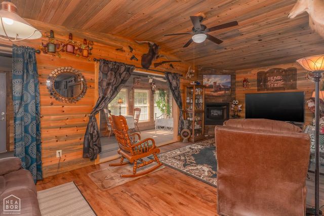 21 W Lakeshore Drive, Highland, AR 72542