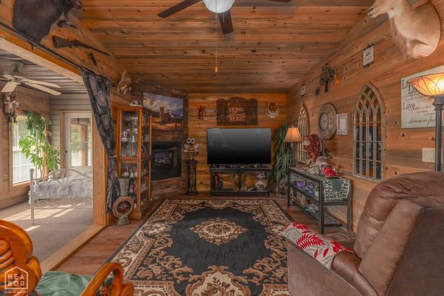 21 W Lakeshore Drive, Highland, AR 72542