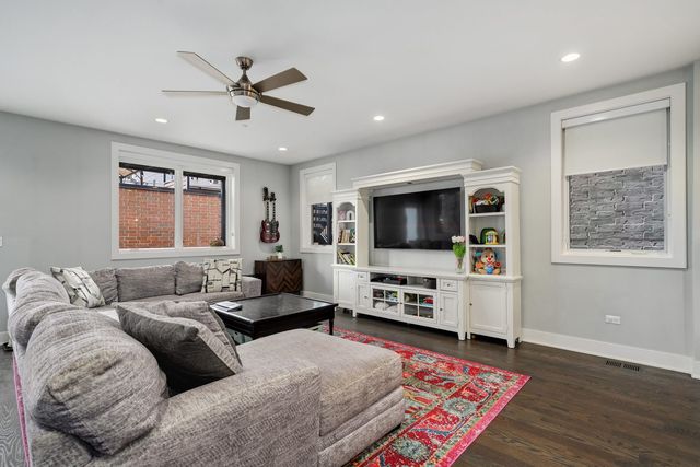 1516 W Ohio Street 1, Chicago, IL 60642