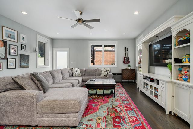 1516 W Ohio Street 1, Chicago, IL 60642