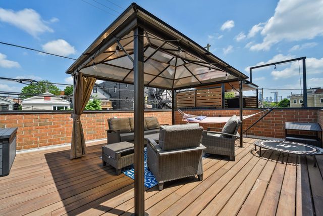1516 W Ohio Street 1, Chicago, IL 60642