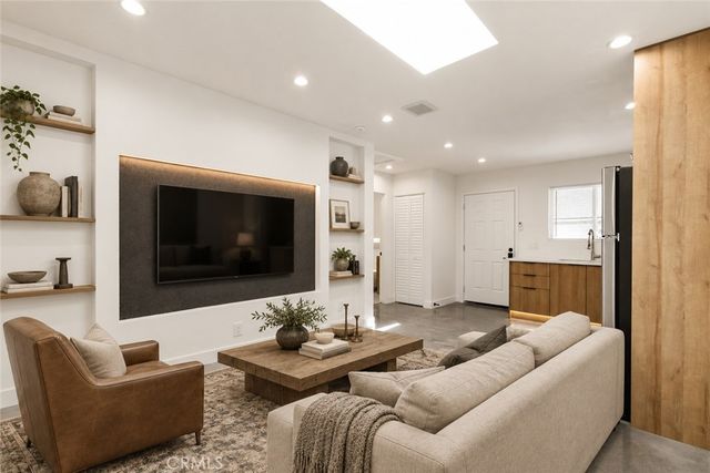 6972 N Platt Avenue, West Hills, CA 91307