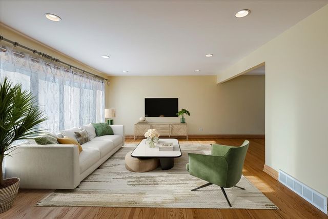 7910 CHURCHILL Street, Morton Grove, IL 60053