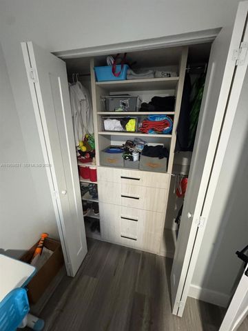 1074 NE 210th Terr, Miami, FL 33179