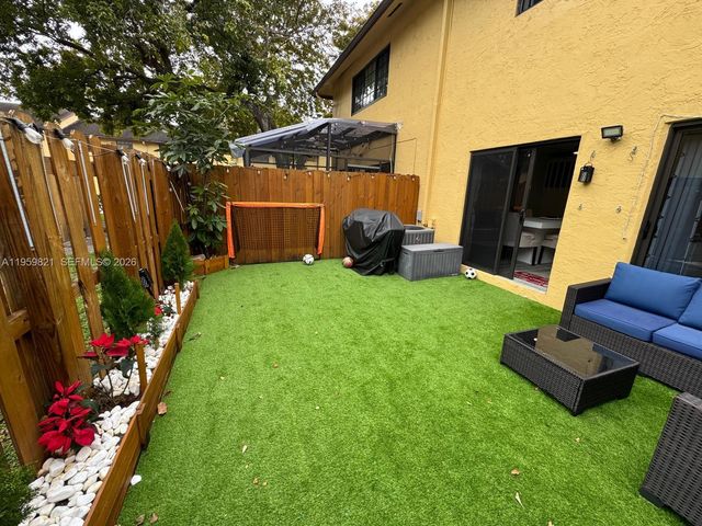 1074 NE 210th Terr, Miami, FL 33179