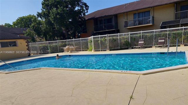 1074 NE 210th Terr, Miami, FL 33179