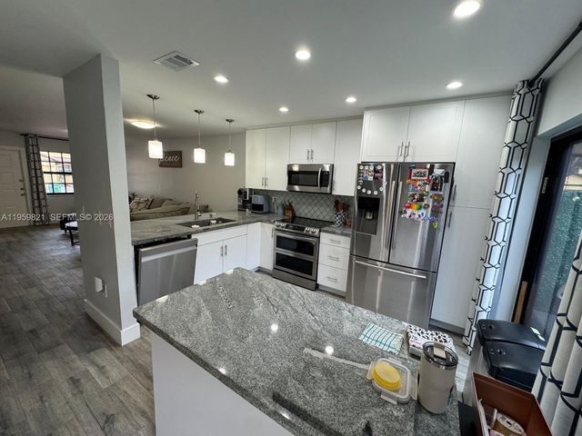 1074 NE 210th Terr, Miami, FL 33179