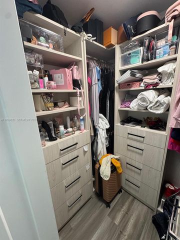 1074 NE 210th Terr, Miami, FL 33179