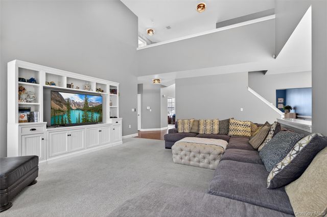 75 Luthien Forest Road, Rock Tavern, NY 12575