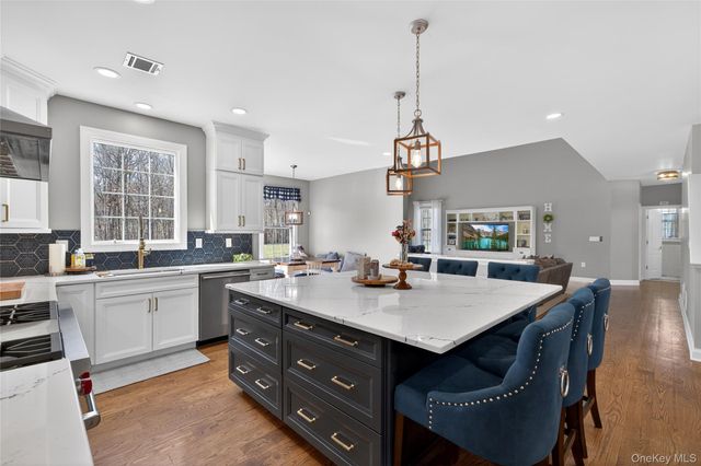 75 Luthien Forest Road, Rock Tavern, NY 12575