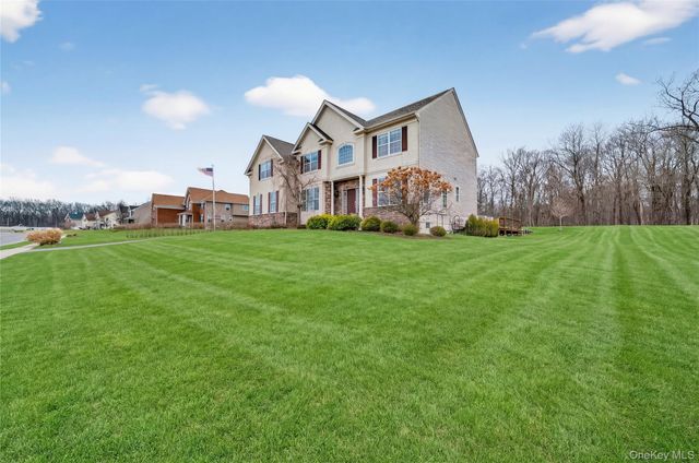 75 Luthien Forest Road, Rock Tavern, NY 12575