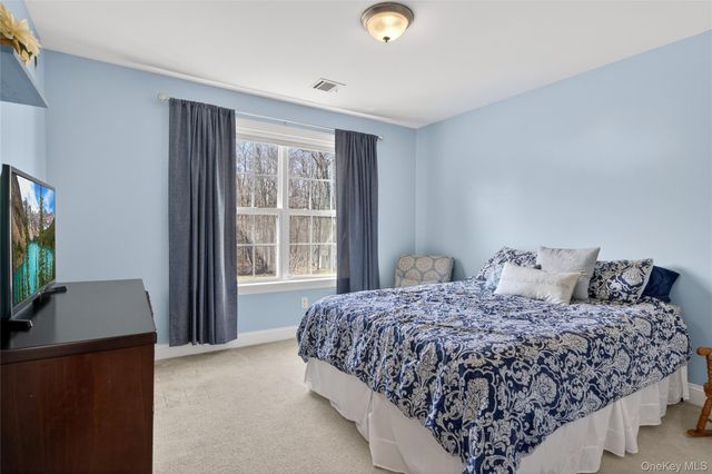 75 Luthien Forest Road, Rock Tavern, NY 12575