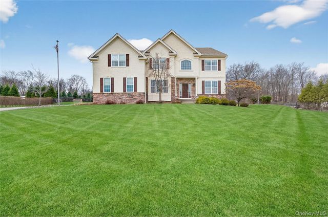 75 Luthien Forest Road, Rock Tavern, NY 12575