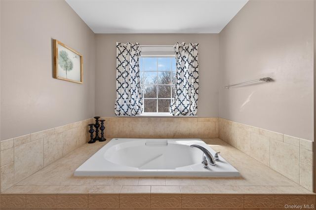 75 Luthien Forest Road, Rock Tavern, NY 12575