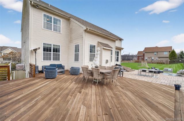 75 Luthien Forest Road, Rock Tavern, NY 12575