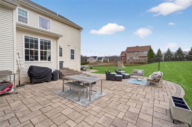 75 Luthien Forest Road, Rock Tavern, NY 12575