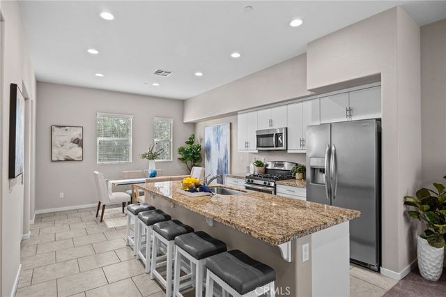 762 Chandler Walk, Upland, CA 91786