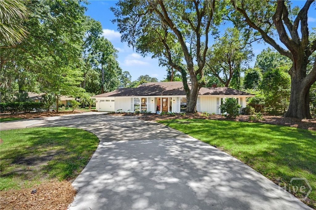 Image 3 of property listing at 2 Blount Lane, Savannah, GA 31411