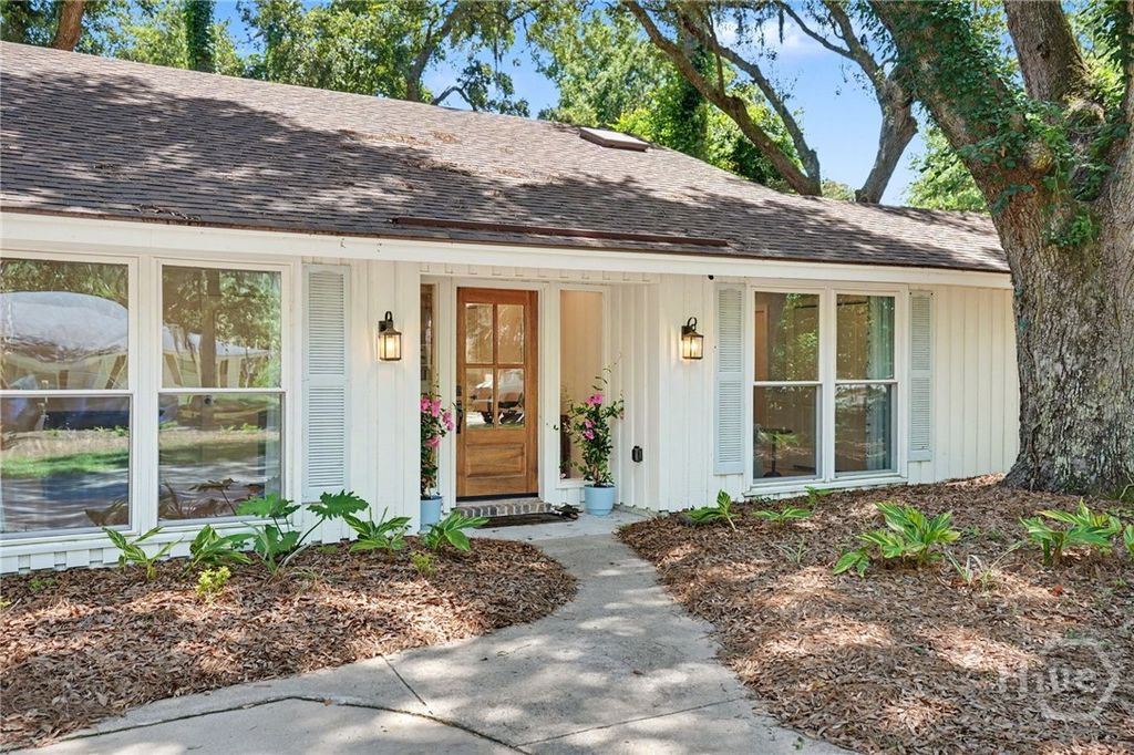 Image 4 of property listing at 2 Blount Lane, Savannah, GA 31411