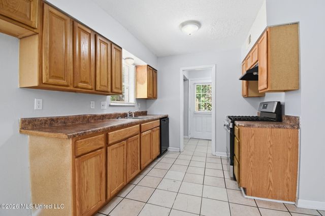 6460 Birchfield Circle, Horn Lake, MS 38637