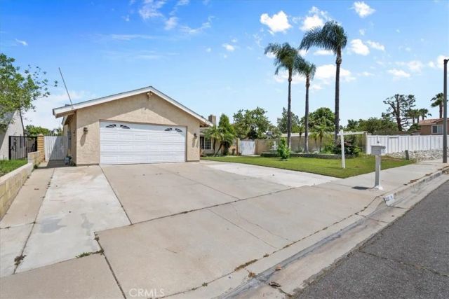 395 S Tamarisk Ave, Rialto, CA 92376