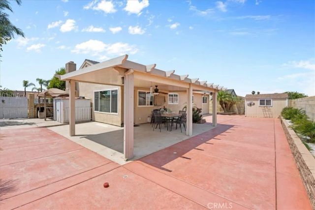 395 S Tamarisk Ave, Rialto, CA 92376