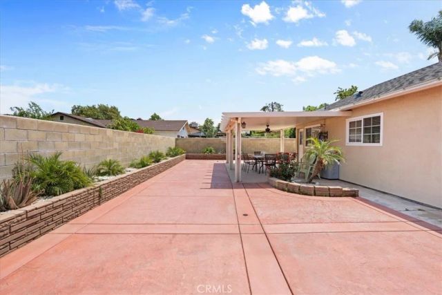 395 S Tamarisk Ave, Rialto, CA 92376
