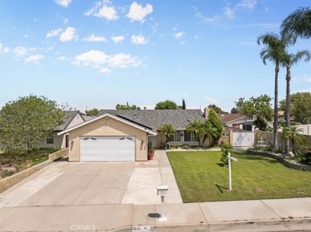 395 S Tamarisk Ave, Rialto, CA 92376