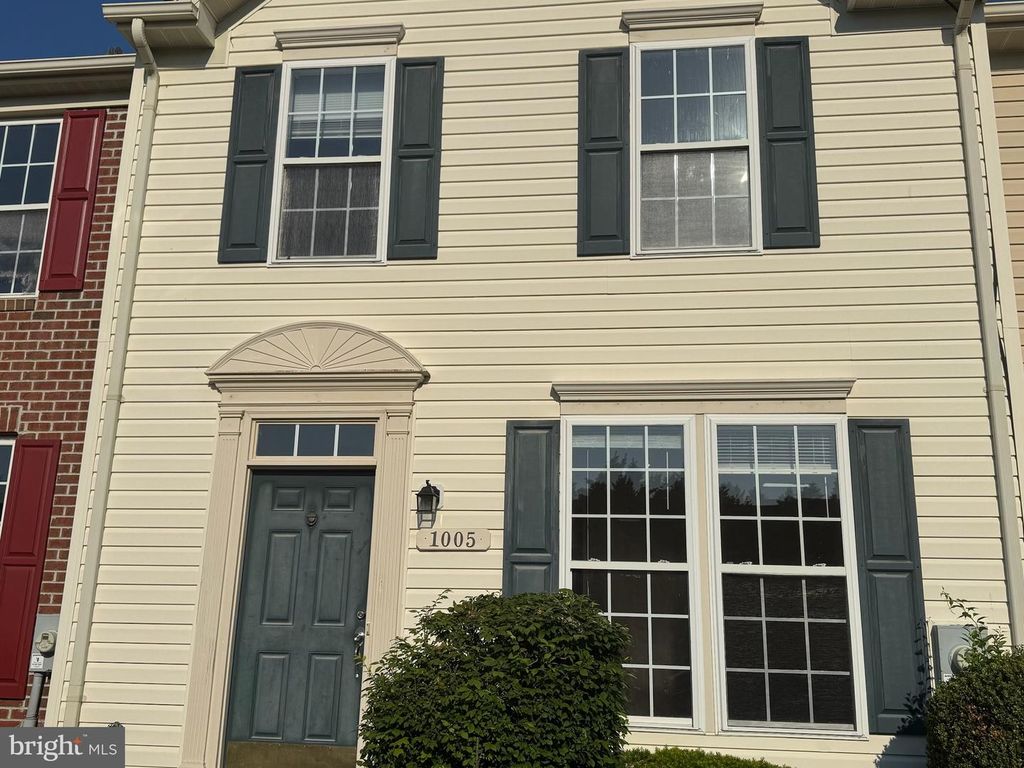 Image 2 of property listing at 1005 MEADOW VIEW DR, Salisbury, MD 21804
