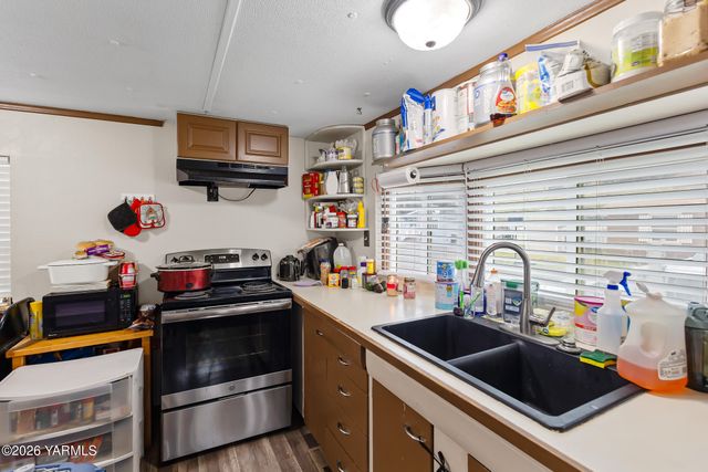 2205 Butterfield Rd 241, Yakima, WA 98901