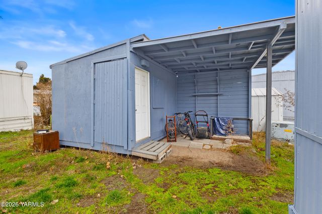 2205 Butterfield Rd 241, Yakima, WA 98901