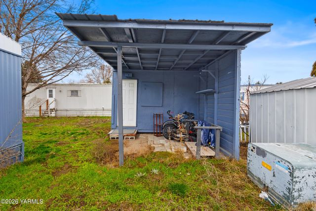 2205 Butterfield Rd 241, Yakima, WA 98901