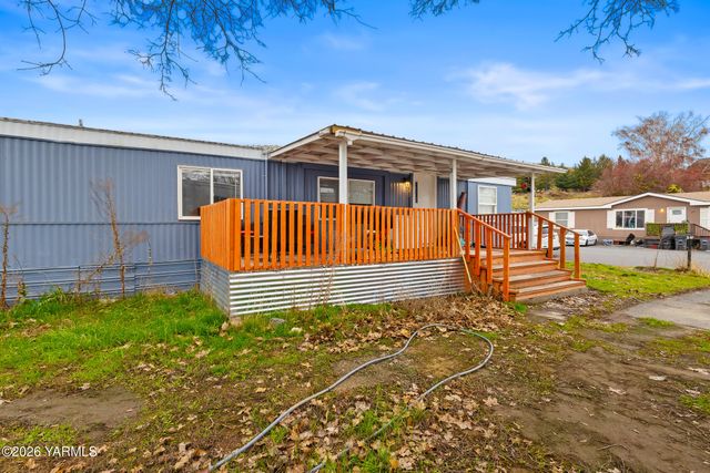 2205 Butterfield Rd 241, Yakima, WA 98901