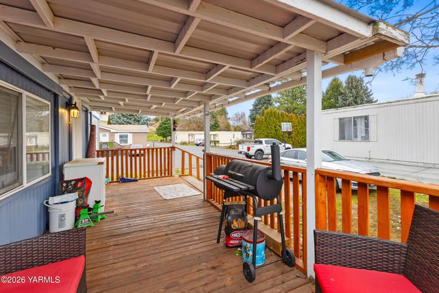 2205 Butterfield Rd 241, Yakima, WA 98901