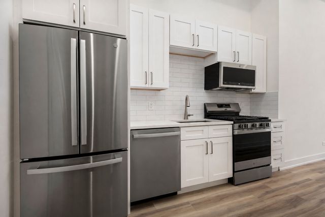 2913 W Belmont Avenue 1A, Chicago, IL 60618