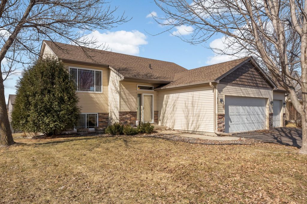 615 Dillon Avenue N, Montrose, MN 55363
