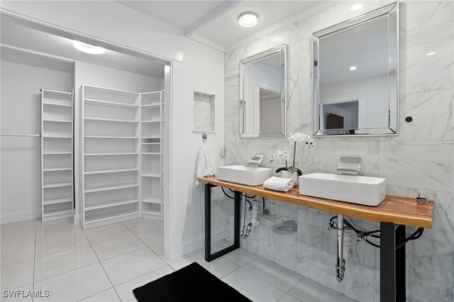 155 Old Tamiami TRL, Naples, FL 34110